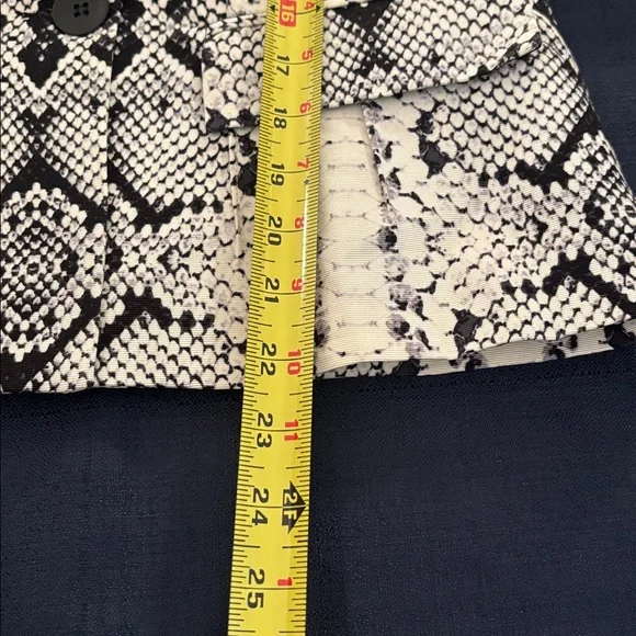 Nanette Lepore Black and White Patterned Blazer - Picture 5 of 8